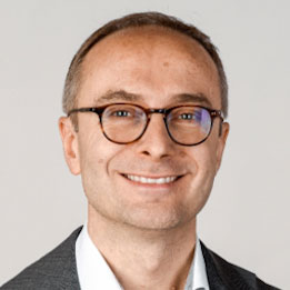 Portrait of Peter Schnürer, CEO of the daura equity platform in Zurich